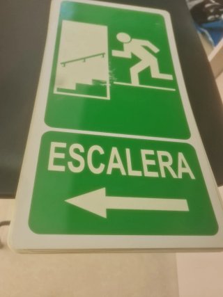 Letrero de Escalera de Emergencia y salida
