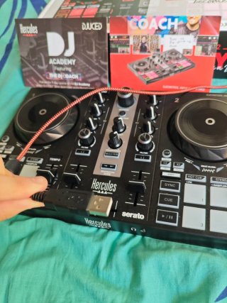 Controlador DJ Hercules Impulse 200