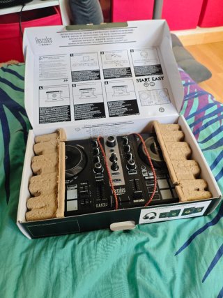Controlador DJ Hercules Impulse 200
