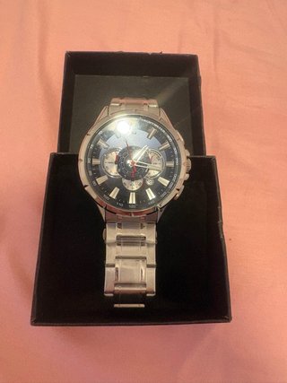 Reloj de hombre plateado y azul