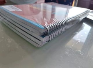 Cuadernos, Estuche, Tijeras, bolis bic de colores