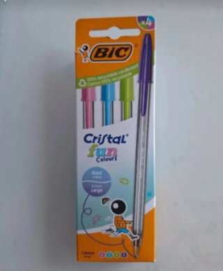 Cuadernos, Estuche, Tijeras, bolis bic de colores