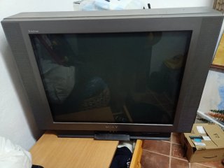 Televisor Sony Trinitron Gris, muy buen estado.