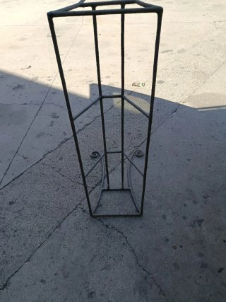 Jardinera de hierro forjado