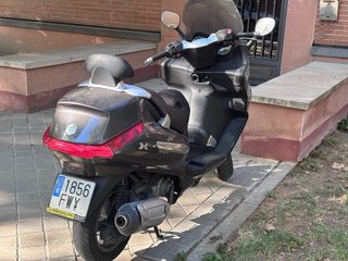 Piaggio Xevo 125 Maxi Scooter ITV RECIEN PASADA !!