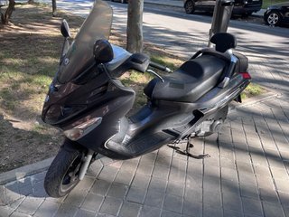 Piaggio Xevo 125 Maxi Scooter ITV RECIEN PASADA !!