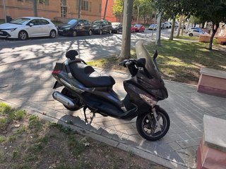 Piaggio Xevo 125 Maxi Scooter ITV RECIEN PASADA !!