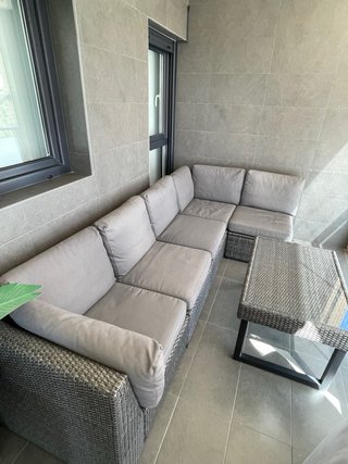 Sofá modular esquinero y mesa IKEA