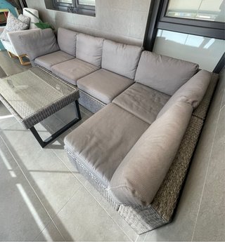 Sofá modular esquinero y mesa IKEA