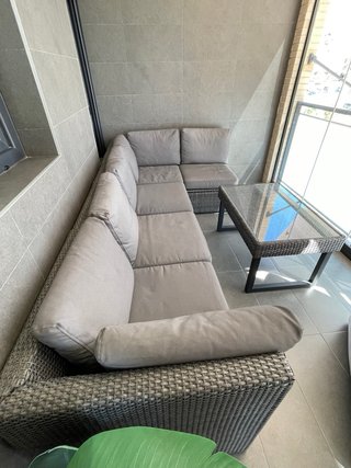 Sofá modular esquinero y mesa IKEA