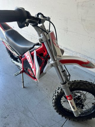 Torrot/GasGas E12 Moto Eléctrica Infantil Roja