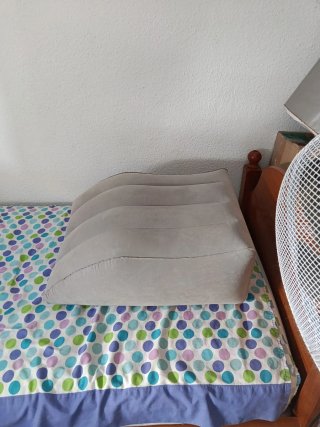 Reposapiés inflable beige