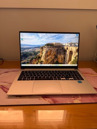 Samsung Galaxy Book / Intel Core i3 – Windows 11 –