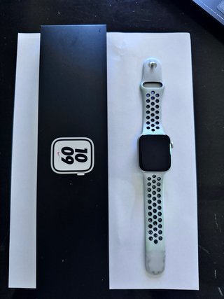 Apple Watch Nike Series 7 GPS+Celular Plata