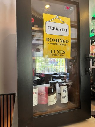 Cava de vino negra 46 botellas