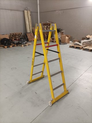 Escalera de Fibra Amarilla