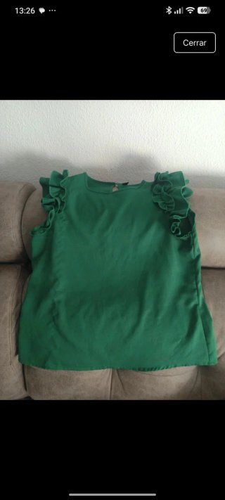 Blusa verde con volantes