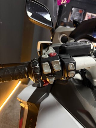 BMW K1600GTL Blanca