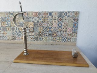Jamonero de madera y metal