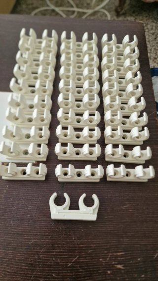 Grapas para tubo PVC 16, 18, 20 mm