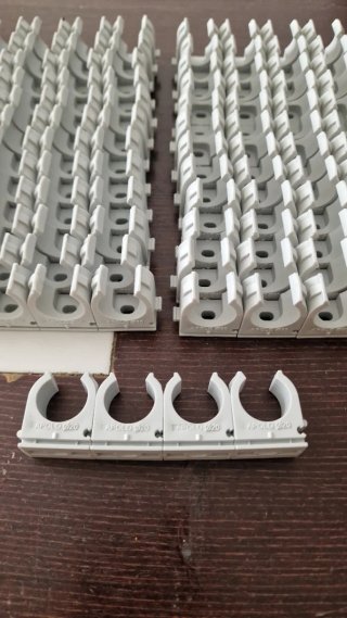 Grapas para tubo PVC 16, 18, 20 mm