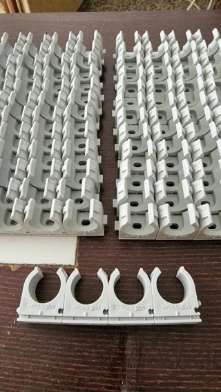 Grapas para tubo PVC 16, 18, 20 mm