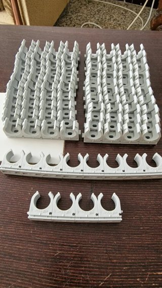 Grapas para tubo PVC 16, 18, 20 mm