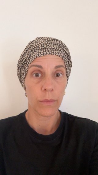 Pañuelo estampado beige y negro