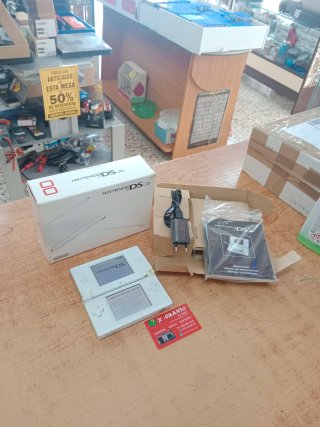 CONSOLA NINTENDO DS LITE CON CAJA Y CARGADOR