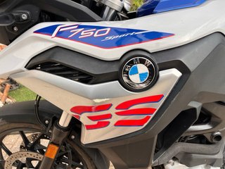 BMW F750GS Aventura Azul y Blanca