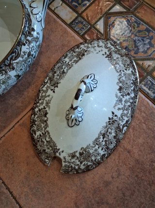 Sopera antigua Cartuja de Sevilla Pickman