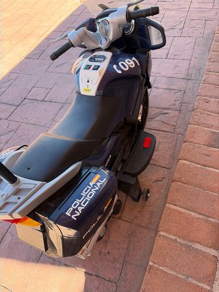 Moto Policía Nacional 24V le dió miedo y hay quedo