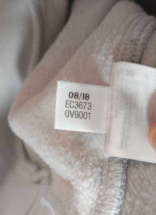 Sudadera Adidas con capucha y bolsillos