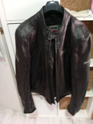 Chaqueta de cuero reforzada para moto