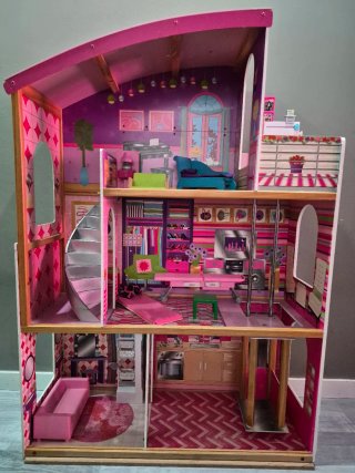 Casa de muñecas de madera