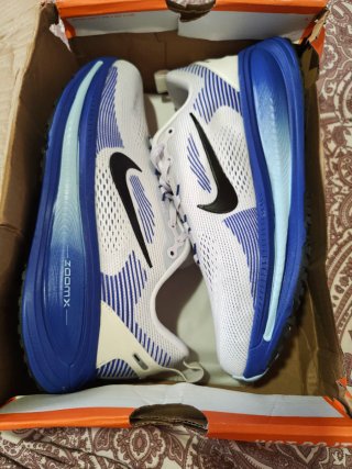 Zapatillas Nike Vomero 18 Talla 43 Nuevas