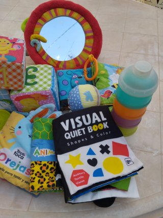 Lote Juguetes Bebé: Libros y dados de tela,