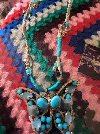 Colgante Mariposa Dorado con Turquesas