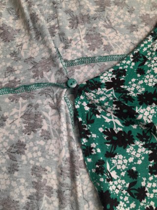 Vestido floral verde con volantes
