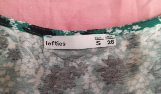 Vestido floral verde con volantes