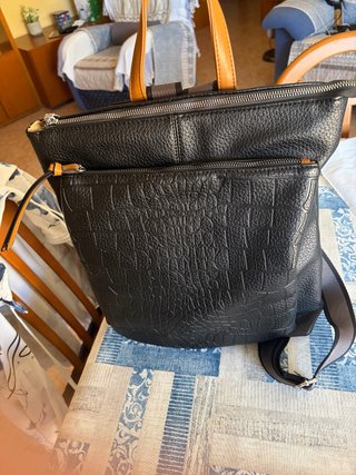 Bolso Mochila Negro y Correas Marrón