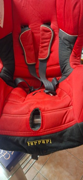 Silla de coche Ferrari para niño