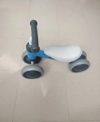 Correpasillos azul y blanco