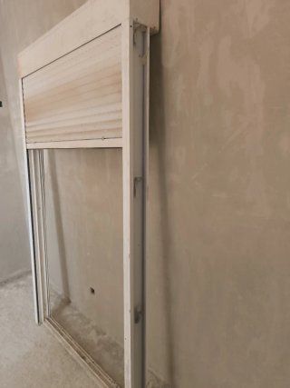 Ventanal aluminio semi nuevo con persiana dos ojas