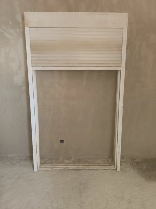 Ventanal aluminio semi nuevo con persiana dos ojas