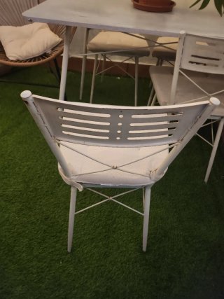 Mesa de jardín con 4 sillas