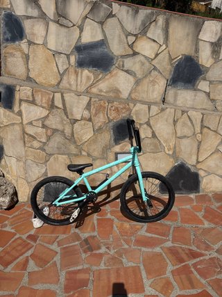 Bici BMX color azul claro