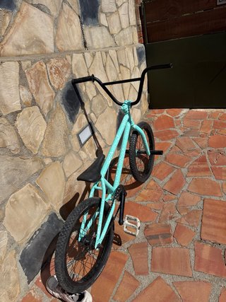 Bici BMX color azul claro
