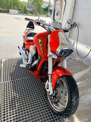 Suzuki Intruder M1800R Naranja y Plateada