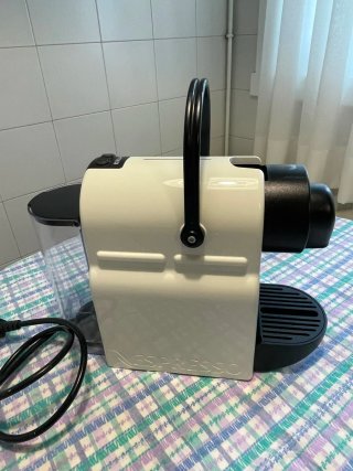 Cafetera Nespresso Blanca